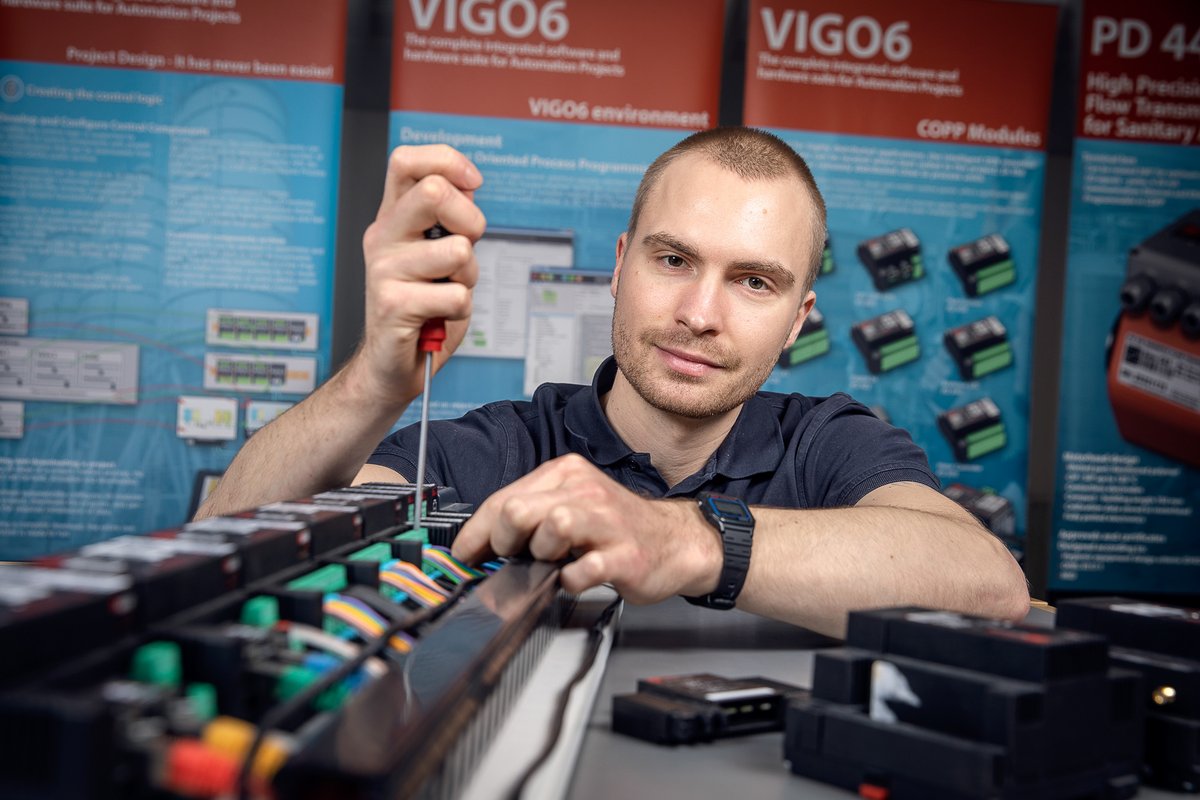 Tobias Valbjørn er nyuddannet elektronikingeniør og allerede godt i gang med sin karriere. Foto Anders Trærup