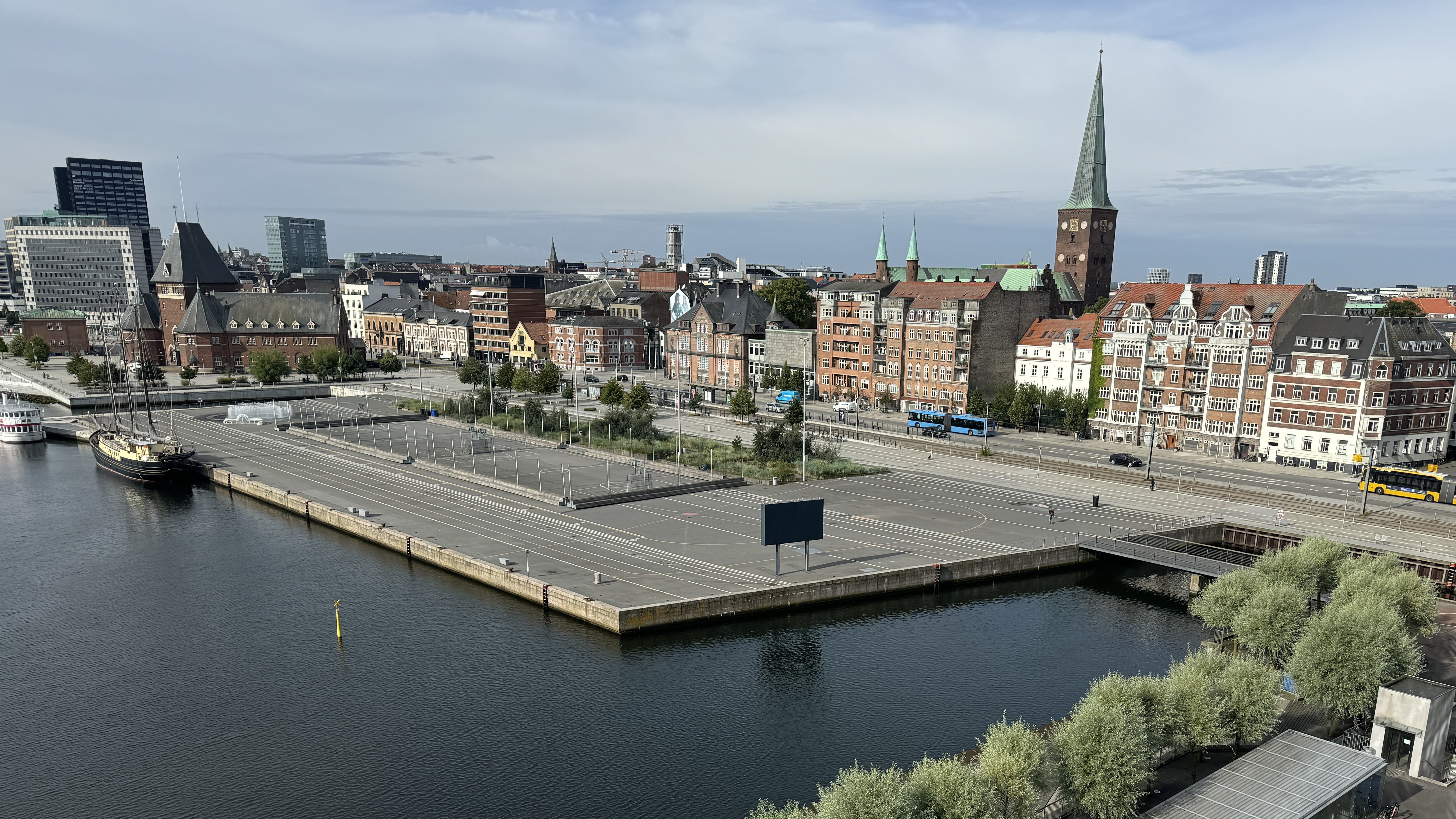 De bynære havnearealer