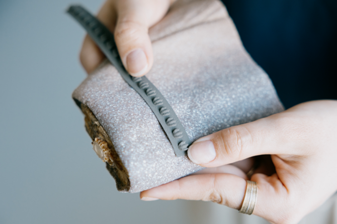 Sådan ser den forstørrede, 3D-printede efterligning af hajens hud ud. AU Foto: Jens Hartmann.