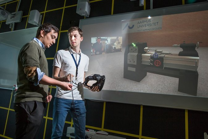 Christian Brahe og Christian Sørensen stiftede virksomheden Vertigo-VR på det sidste semester af studiet. De vil gøre Virtual Reality til et nemt og økonomisk bæredygtigt designværktøj, der kan erstatte kostbare prototyper og langstrakte innovationsforløb