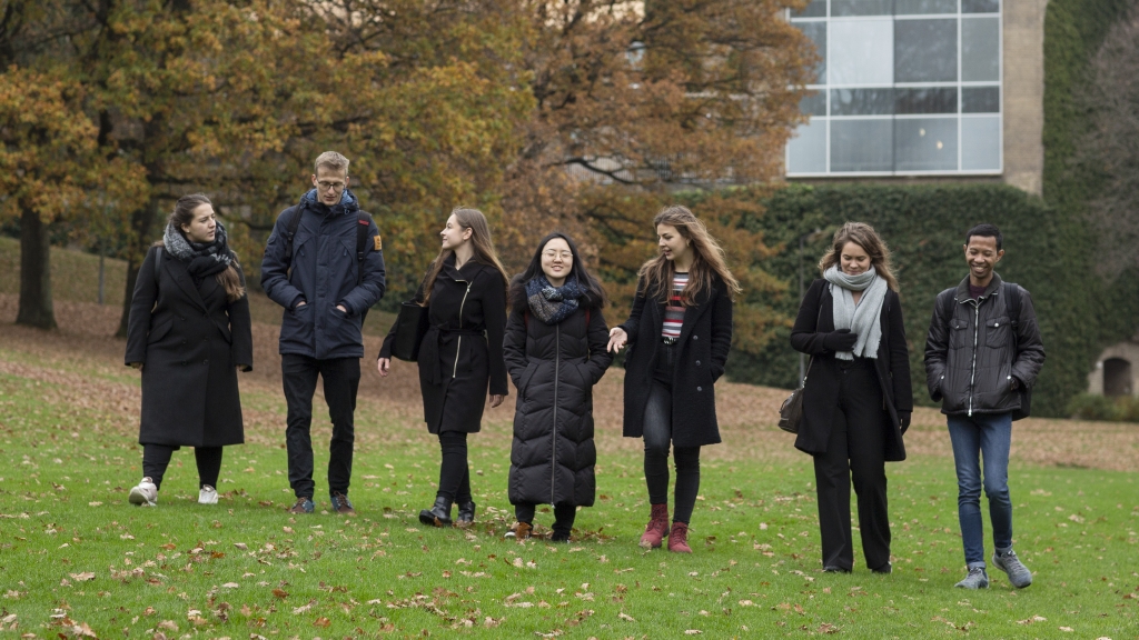 Picture: International students walking the Aarhus University park. AU Photo: Lars Kruse.